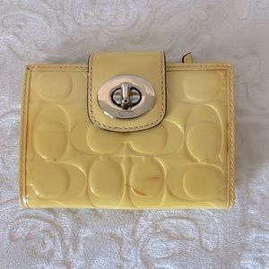 NWT~Coach Embossed Putty Patent Leather Wallet Turnlock F43585 NWT